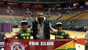 Broliai Normundas ir Nauris Maciai Toronto &bdquo;Raptors&ldquo; arenoje