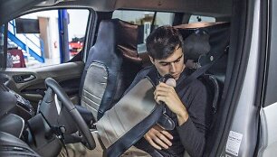 Intriguojantis &bdquo;Ford&ldquo; eksperimentas: už vairo pasodino &bdquo;nematomą žmogų&ldquo;