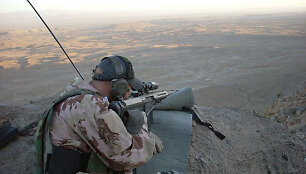 Snaiperis su stambaus kalibro &bdquo;Barrett 82 A-1&ldquo;