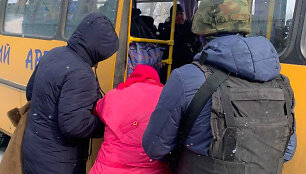 Žmonių evakuacija Ukrainos Charkivo srityje