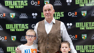 Rimas Kurtinaitis su anūkais