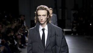 &bdquo;Dries Van Noten&ldquo; 2019&ndash;2020 m. rudens ir žiemos kolekcijos modelis