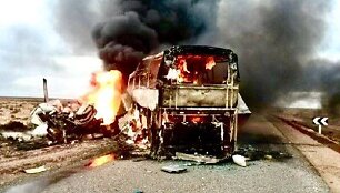 Saudo Arabijoje susidūrė autobusas ir benzinvežis