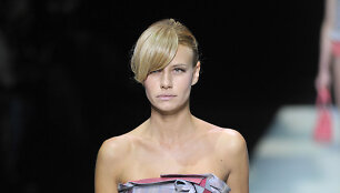 &bdquo;Giorgio Armani&ldquo; 2016 m. pavasario-vasaros kolekcijos modelis