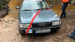 Senų automobilių pasivažinėjimas &bdquo;Rat Race&ldquo; &ndash; per saugomą Veržuvos upelį