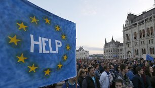 Vengrijoje surengtas didelis protestas dėl Soroso universiteto įstatymo