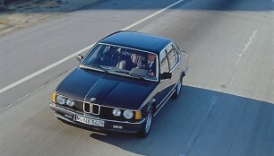 Pirmos kartos BMW 7 (1977-1986 m.)