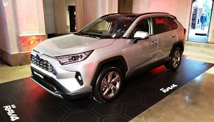 Penktos kartos „Toyota RAV4 Hybrid“