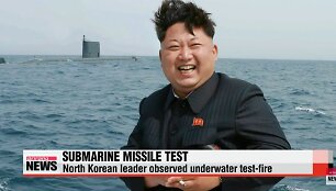 &Scaron;iaurės Korėjos vadovas Kim Jong-Unas džiaugiasi raketos bandymo rezultatais