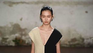 „Jil Sander“ 2019–2020 m. rudens ir žiemos kolekcijos modelis