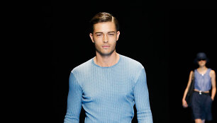 Giorgio Armani 2016 m. pavasario-vasaros kolekcijos vyrams modelis