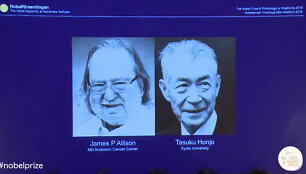 Nobelio fiziologijos ir medicinos premijos laureatai Jamesas P. Ellisonas ir Tasuku Honjo
