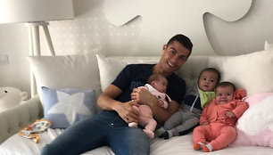 Cristiano Ronaldo su vaikais