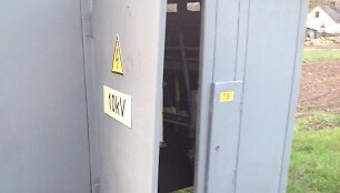 Du asmenys nukentėjo bandydami savavali&scaron;kai patekti į vidutinės įtampos elektros transformatorinę Emili&scaron;kėse.