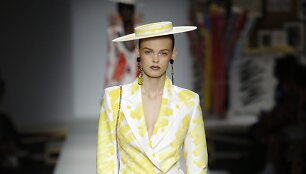 &bdquo;Moschino&ldquo; 2019 m. pavasario ir vasaros kolekcijos modelis