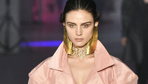 &bdquo;Vivienne Westwood&ldquo; 2020 m. pavasario ir vasaros kolekcijos modelis