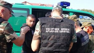 Lietuvos pasieniečiai kolegoms i&scaron; Lenkijos perdavė a&scaron;tuonis migrantus i&scaron; Irako