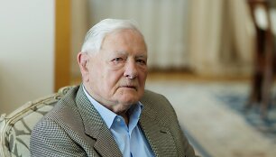 Valdas Adamkus savo namuose
