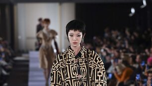 &bdquo;Vivienne Westwood&ldquo; 2019&ndash;2020 m. rudens ir žiemos kolekcijos modelis
