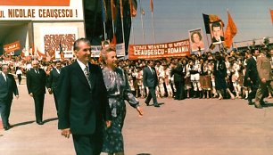 Nicolae Ceausescu su žmona 1986 m. 