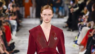 „Stella McCartney“ 2019–2020 m. rudens ir žiemos kolekcijos modelis