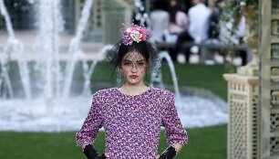 &bdquo;Chanel Haute Couture&ldquo; pavasario ir vasaros kolekcijos modelis 