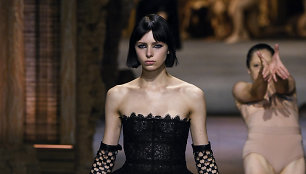Paryžiaus mados savaitė: „Dior“ 2023 m. pavasario ir vasaros kolekcijos modeliai