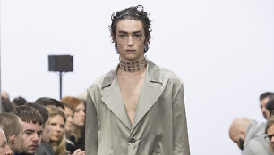 &bdquo;J.W. Anderson&ldquo; 2016 m. rudens-žiemos kolekcijos modelis