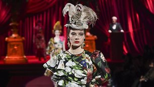 „Dolce & Gabbana“ 2019–2020 m. rudens ir žiemos kolekcijos modelis