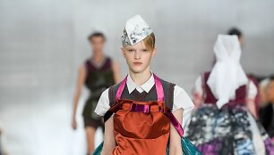 &bdquo;Maison Margiela&ldquo; 2020 m. pavasario ir vasaros kolekcijos modelis