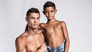 Cristiano Ronaldo su sūnumi Cristiano jaunesniuoju