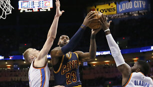 Domantas Sabonis ir LeBronas Jamesas