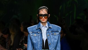 &bdquo;Versace&ldquo; 2020 m. pavasario ir vasaros kolekcijos modelis