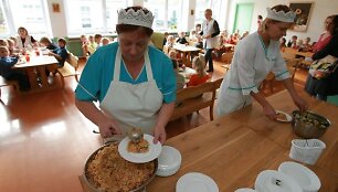 Nuo balandžio pirmosios darželinukų tėveliams teks papildomai mokėti už maisto gaminimą 35-40 Lt.