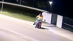 Kuro i&scaron; ekskavatoriaus tyrime ie&scaron;komas vyras