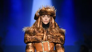 &bdquo;Jean Paul Gaultier&ldquo; 2019&ndash;2020 m. rudens ir žiemos auk&scaron;tosios mados kolekcijos modelis