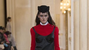 „Nina Ricci“ 2018–2019 m. rudens ir žiemos kolekcijos modelis