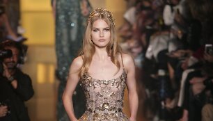 &bdquo;Elie Saab&ldquo; 2015 m. auk&scaron;tosios mados kolekcijos modelis 