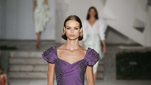 &bdquo;Carolina Herrera&ldquo; 2018 m. pavasario ir vasaros kolekcijos modelis