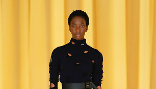 &bdquo;Prada&ldquo; 2021 m. pavasario ir vasaros kolekcijos modelis