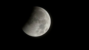 Dalinis Mėnulio užtemimas. Iliustracijos šaltinis: www.astrophoto.com