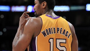 Metta World Peace (seniau žinomas kaip Ronas Artestas)