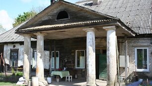 Rūmai &scaron;iuo metu tapę daugiabučiu gyvenamuoju namu 