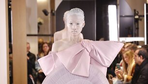 &bdquo;Balmain&ldquo; 2019 m. pavasario ir vasaros kolekcijos modelis