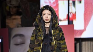 &bdquo;Miu Miu&ldquo; 2019&ndash;2020 m. rudens ir žiemos kolekcijos modelis