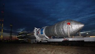 Raketa ne&scaron;ėja &bdquo;Proton-M&ldquo; su trimis GLONASS palydovais prie&scaron; startą