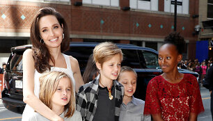 Angelina Jolie su vaikais