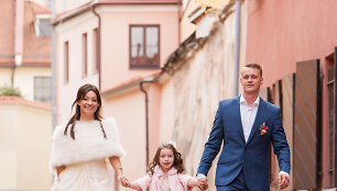 Rūta Luko&scaron;evičiūtė su dukra ir Marius Dauda 