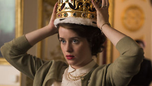 Claire Foy karalienę Elizabeth II vaidino seriale „Karūna“