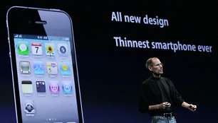 S.Jobsas pristatė ploniausią išmanųjį telefoną rinkoje „iPhone 4“.